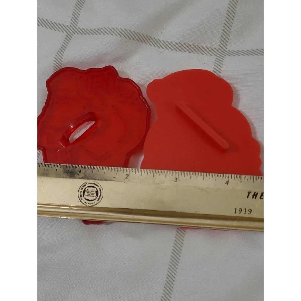 Vintage Red Santa Cookie Cutters - Set of 2 ♻️ 5/$10 ♻️